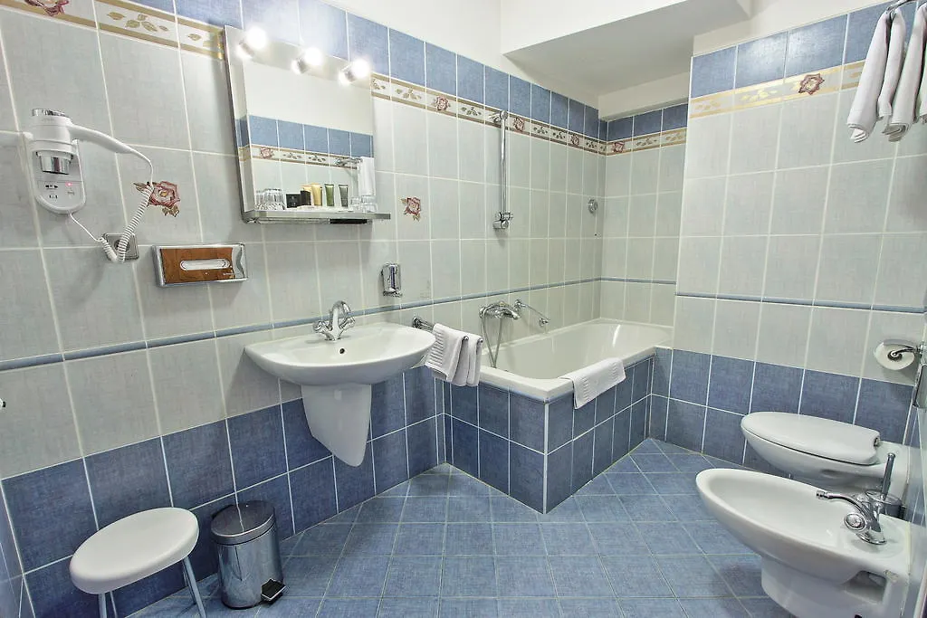 U Pava Hotel Prága 4*,